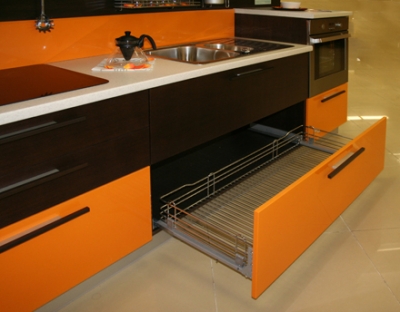 Кухня Венге и оранжевая эмаль